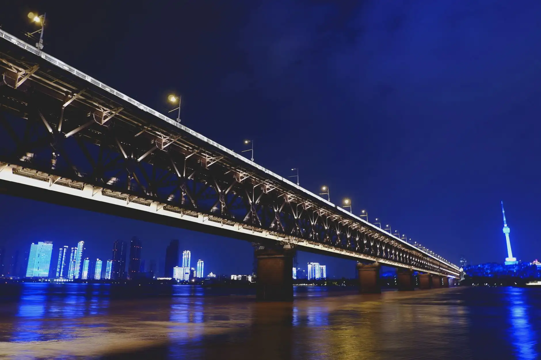 2025年智能门锁行业技术标准更新要点与合规指南