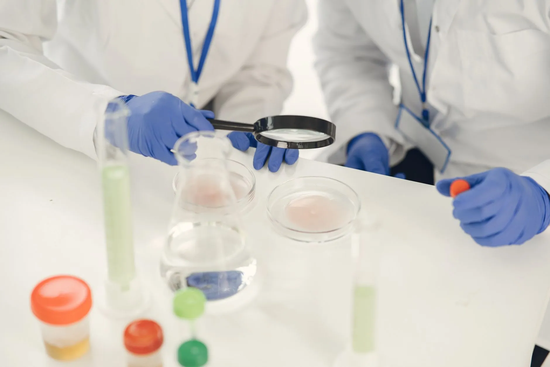 智能门锁技术演进：从指纹识别到多模态生物识别的安防升级路径