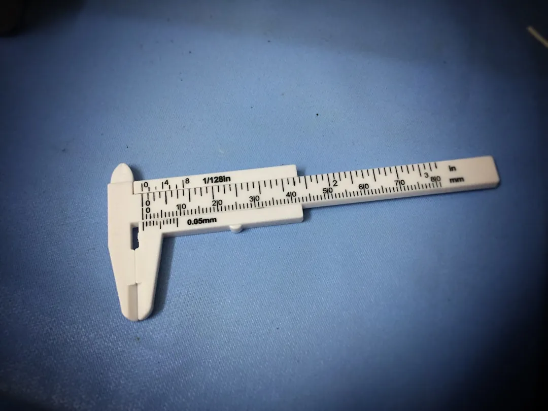智能门锁指纹识别技术解析：半导体与光学方案在家庭安防中的差异对比